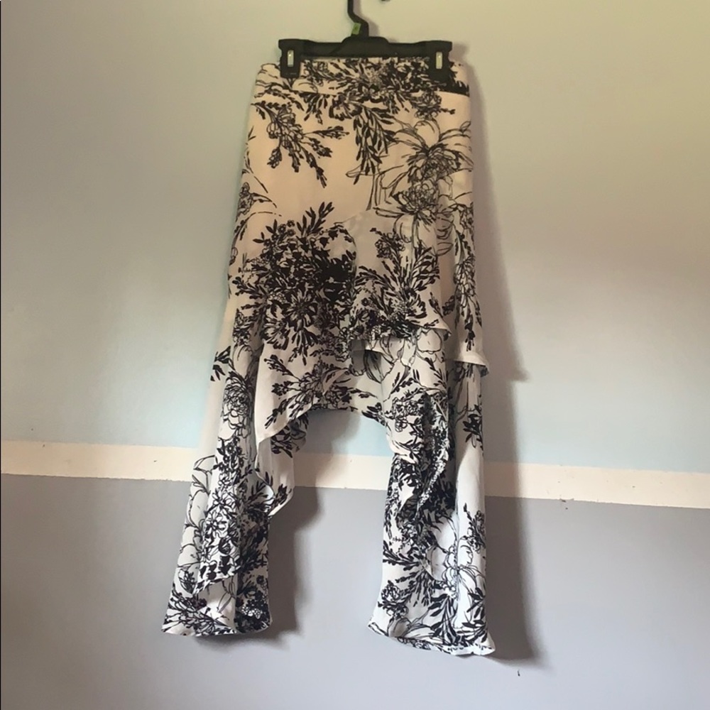 Floral print shark bite hem skirt